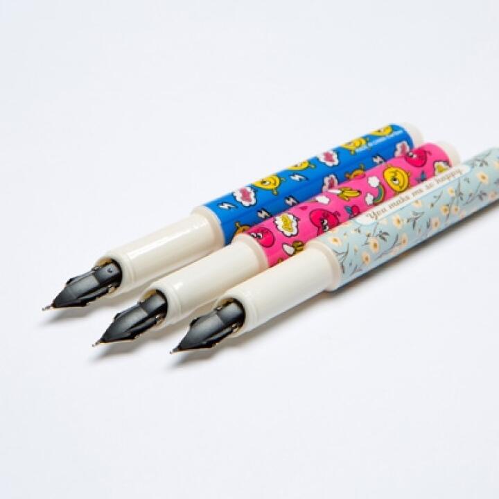 Bút Máy ARTBOX Hàn Quốc Họa Tiết Emoji Màu Hồng Dễ Thương