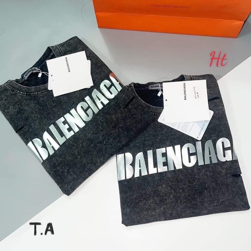 Áo phông loang màu đen Vân đá in chữ ánh gương baleci