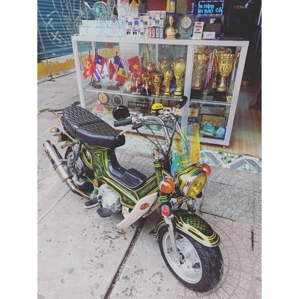 Lượn giữa chaly