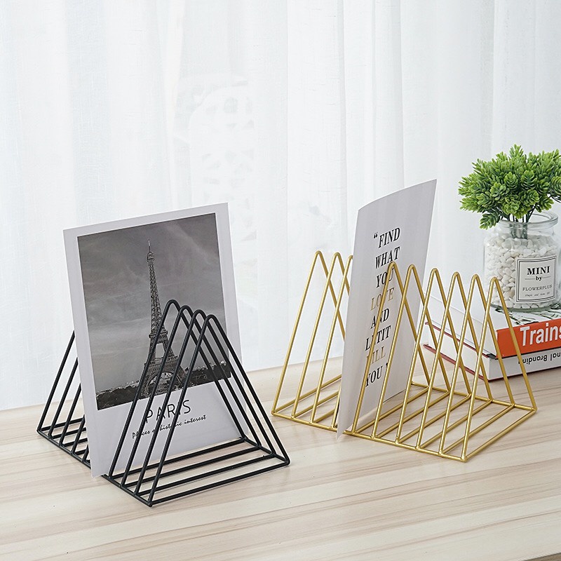 Kệ Sách Báo Tạp Chí Để Bàn Đa Năng Hình Tam Giác