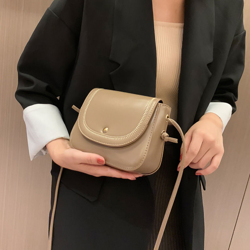 Túi đeo chéo kiểu dáng đơn giản trẻ trung xinh xắn cho nữ | BigBuy360 - bigbuy360.vn