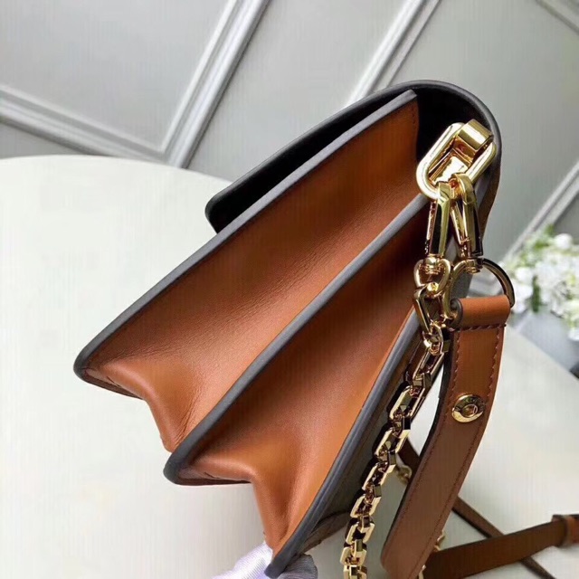 L*V dauphine da thật