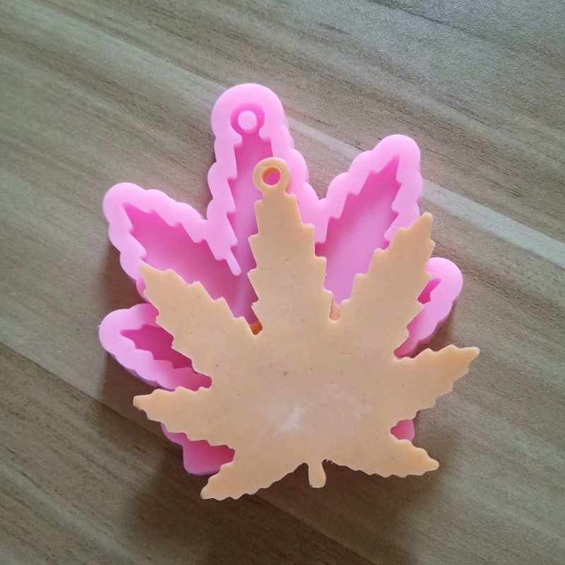 be❀  Puzzle Maple Leaf Keychain Silicone Mould Plaster Soap Mold with Hole DIY Chocolate Fondant Cake Decoration Baking Tool