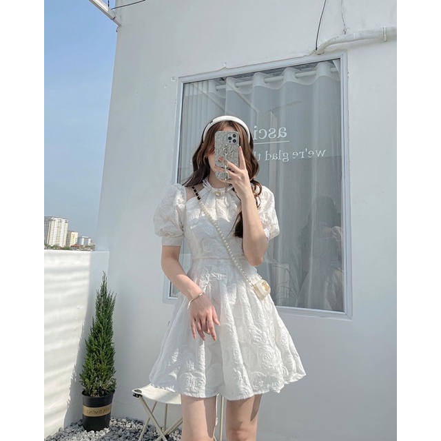 Váy gấm yếm tay bồng hoa hông