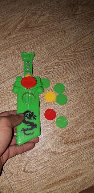 Đồ chơi bắn đĩa bằng nhựa rất đẹp như hình