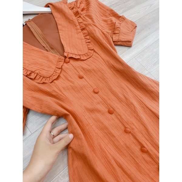 Đầm Cam Cổ Bèo Hai Lớp Cúc Bọc Vintage | BigBuy360 - bigbuy360.vn