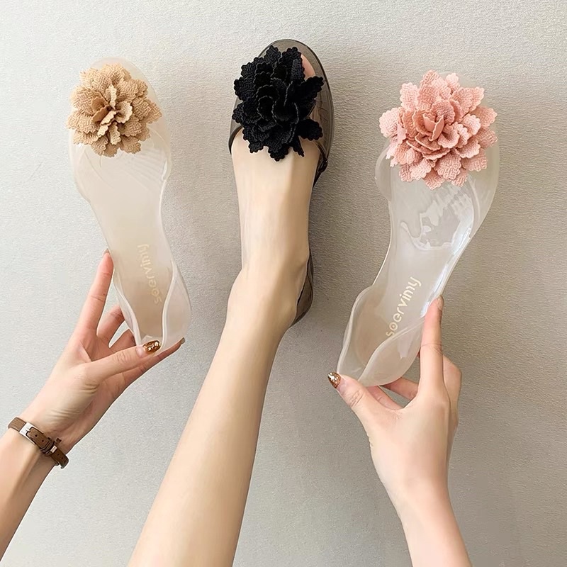 Giày nhựa dẻo thơm đính hoa vải hở mũi soervimy