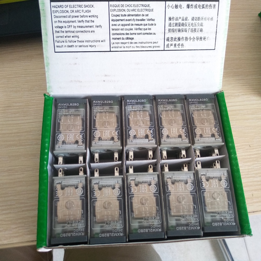 Rơ le trung gian+ Đế 8 chân 2NO 2NC Schneider RXM2LB2BD/ RXM2AB2BD/ RXZE1M2C