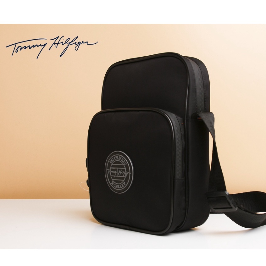 Túi đeo chéo Tommy Hilfiger black legend 2022 Full tem tag logo cao su 3D siêu , 02 ngăn trong và ngoài, vải canva