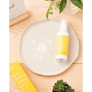 KEM DƯỠNG TRẮNG CHỐNG NẮNG (SPF 40) TUTAYLAMHET