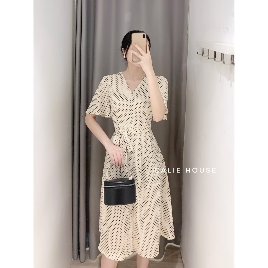Váy chấm bi xẻ giữa thời trang công sở Calie House V264 | BigBuy360 - bigbuy360.vn