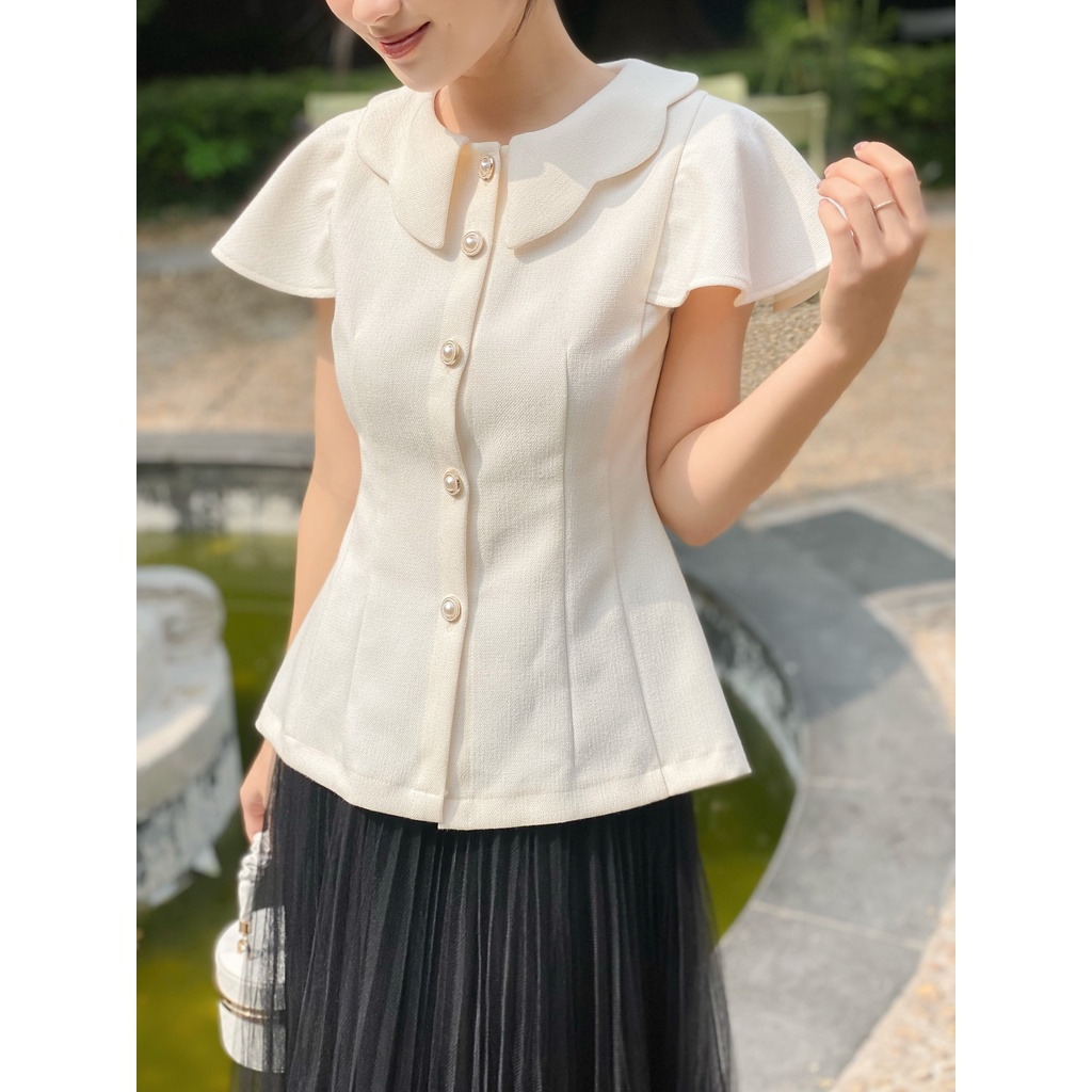 Set bán lẻ gồm áo be kiểu và chân váy đen ren YAME  YA29