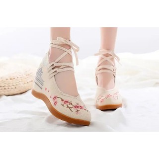 Giày thêu cổ trang cao gót ( hàng order)