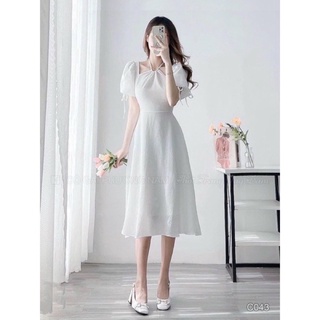 Váy thiết kế cổ yếm