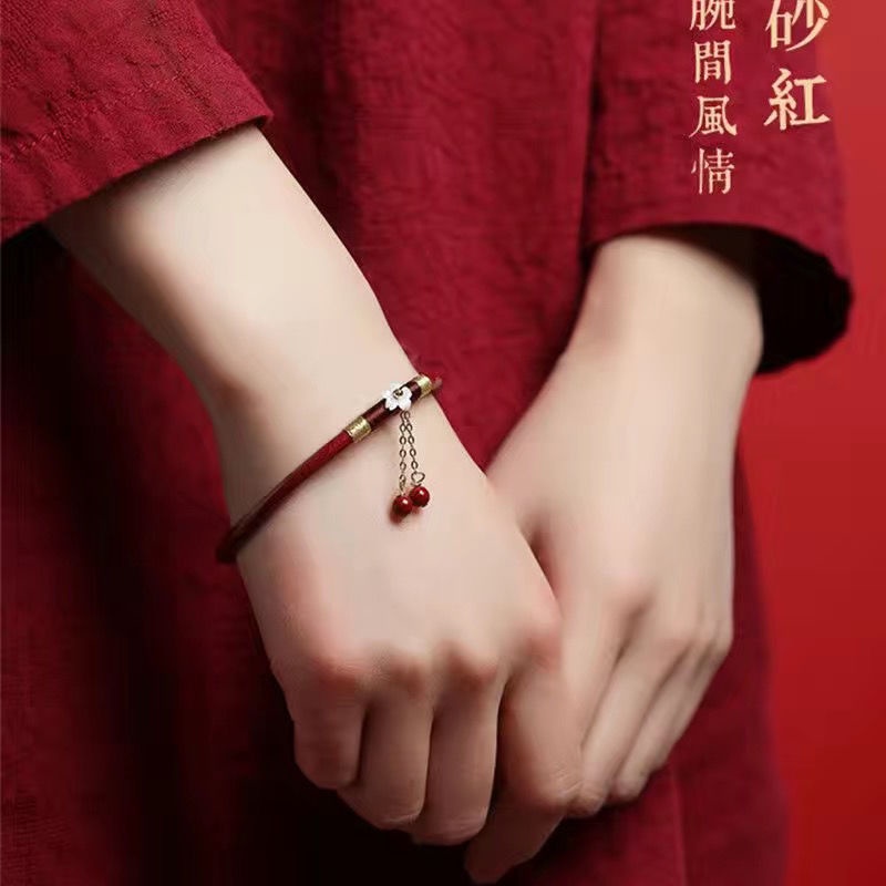 Vòng Đeo Tay Màu Đỏ Gắn Chuông Phong Cách Cổ Điển Thanh Lịch Dành Cho Nữ