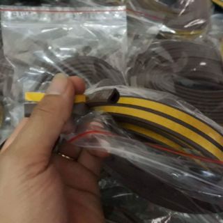 Ron dán khung cửa gỗ