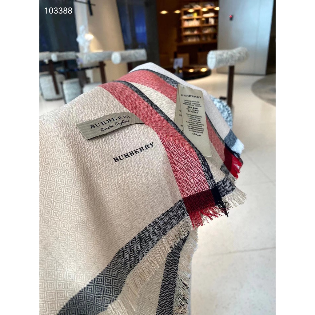 Khăn Choàng Cashmere Cổ Điển Burbeery