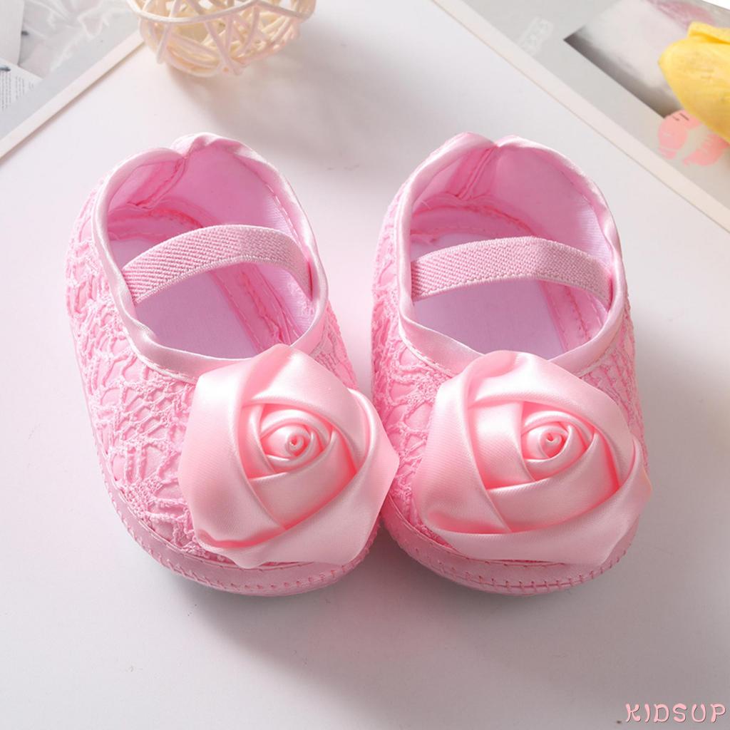 Set 1 Đôi Giày Đế Mềm + Băng Đô Hoa Hồng Dành Cho Bé Gái