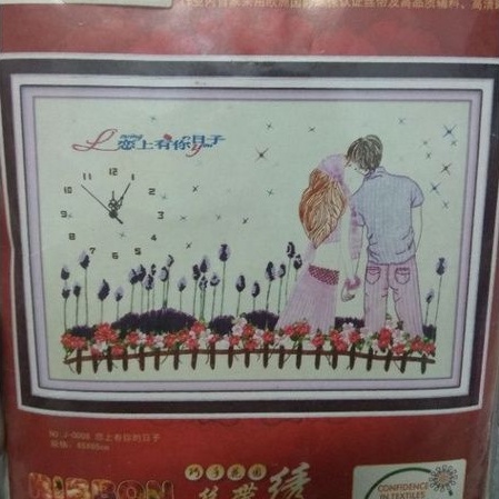 Tranh thêu ruy băng đồng hồ tình yêu