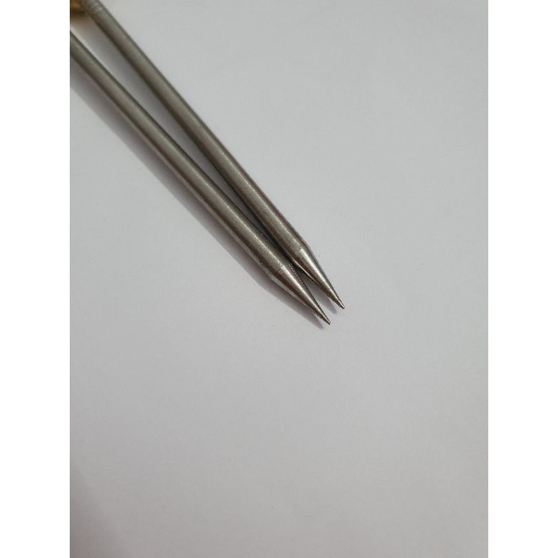 Cọc cắm trần cu gáy