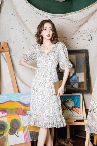 Váy hoạ tiết cổ tim phối bèo