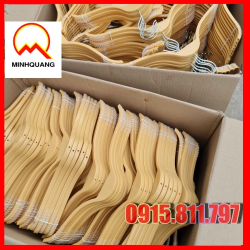 COMBO 10 móc nhựa bọc đệm vai chống trơn tuột siêu dễ thương và bền đẹp dáng gỗ tre, màu vàng, kích thước 39.5cm
