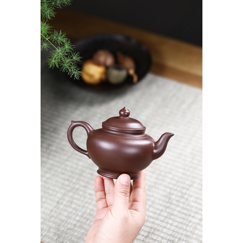 Ấm Tử Sa Nghi Hưng Tiếu Anh 240 ml (Tử Nê)