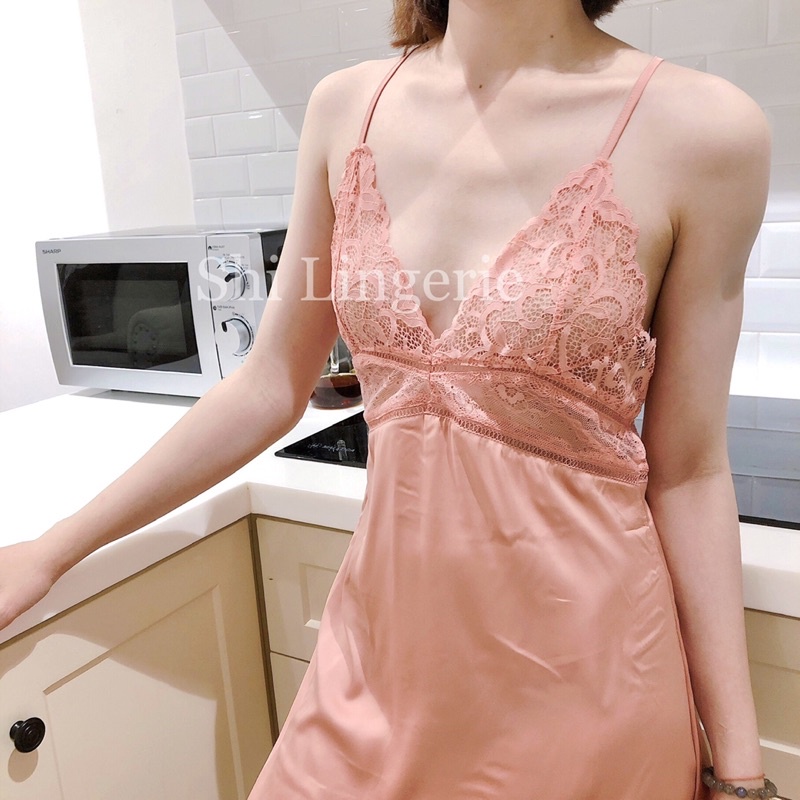 Váy lụa ren ngực