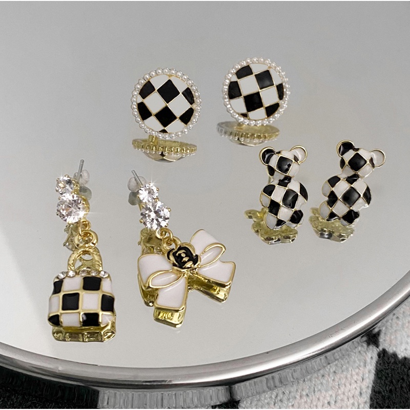 Cặp khuyên tai màu đen trắng 2 kiểu tùy chọn phong cách thời trang