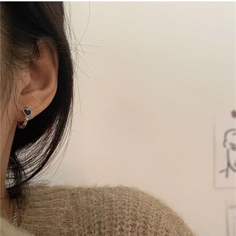 Bông tai hình trái tim màu đen phong cách ins thời thượng