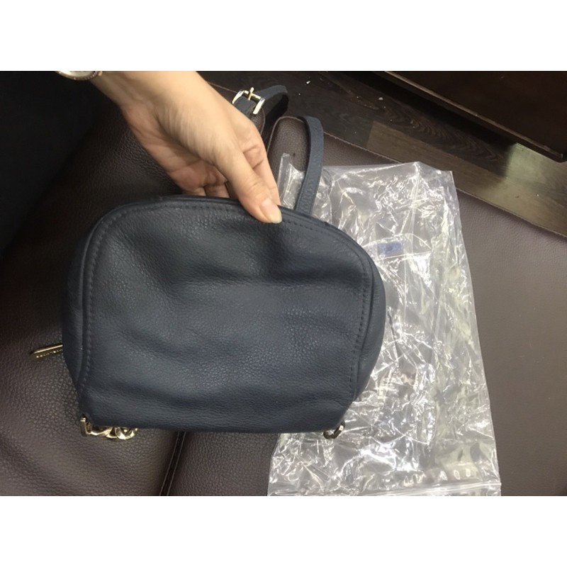 Túi đeo chéo hiệu MK