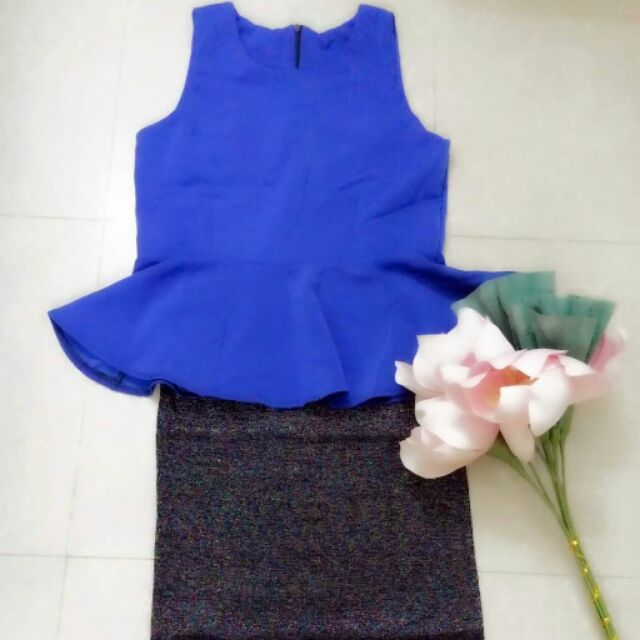 Áo peplum kết hợp chân váy bút chì