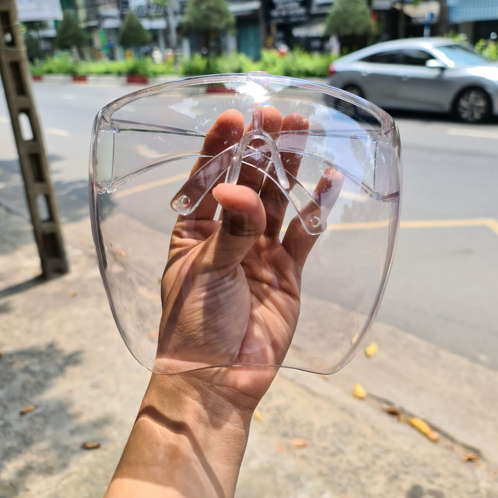 Kính chống bụi, kính bảo hộ, chống hắt nước mưa khi đi đường. Không loá ban đêm