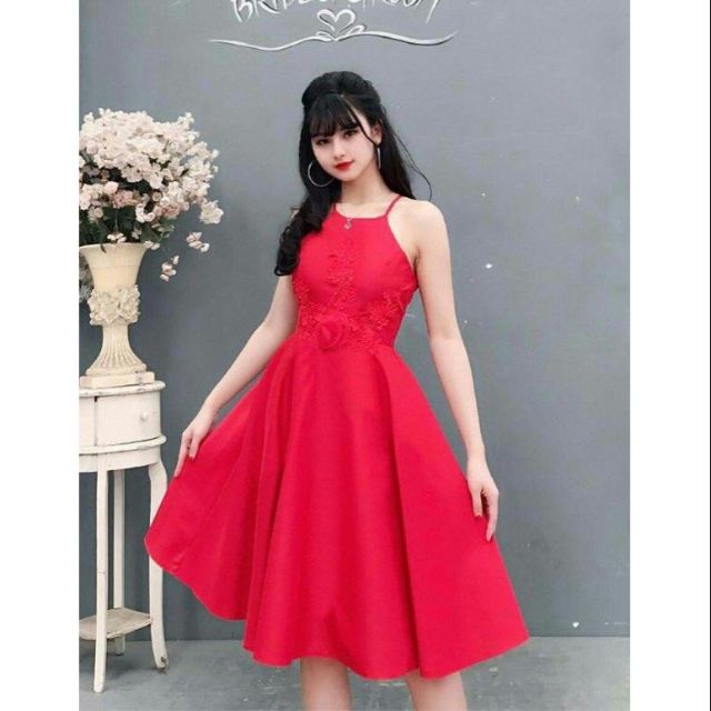 đầm xòe cổ yếm phối ren quyến rũ