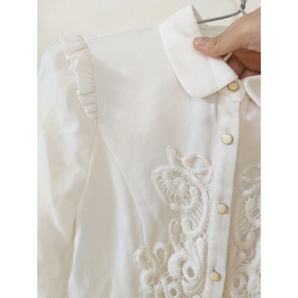 Áo sơmi trắng phối ren size S thanh lý