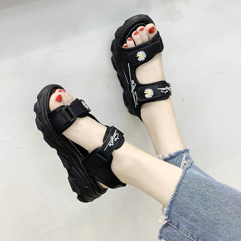 (2 MÀU) Sandal nữ thời trang Ulzang đế cao kiểu dáng cao cấp 2 quai ngang hoa cúc 2 màu nữ tính nhẹ nhàng