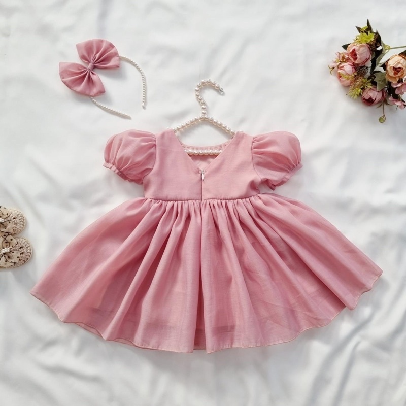 Đầm Hồng Tiểu Thư Kèm Cài Cho Bé