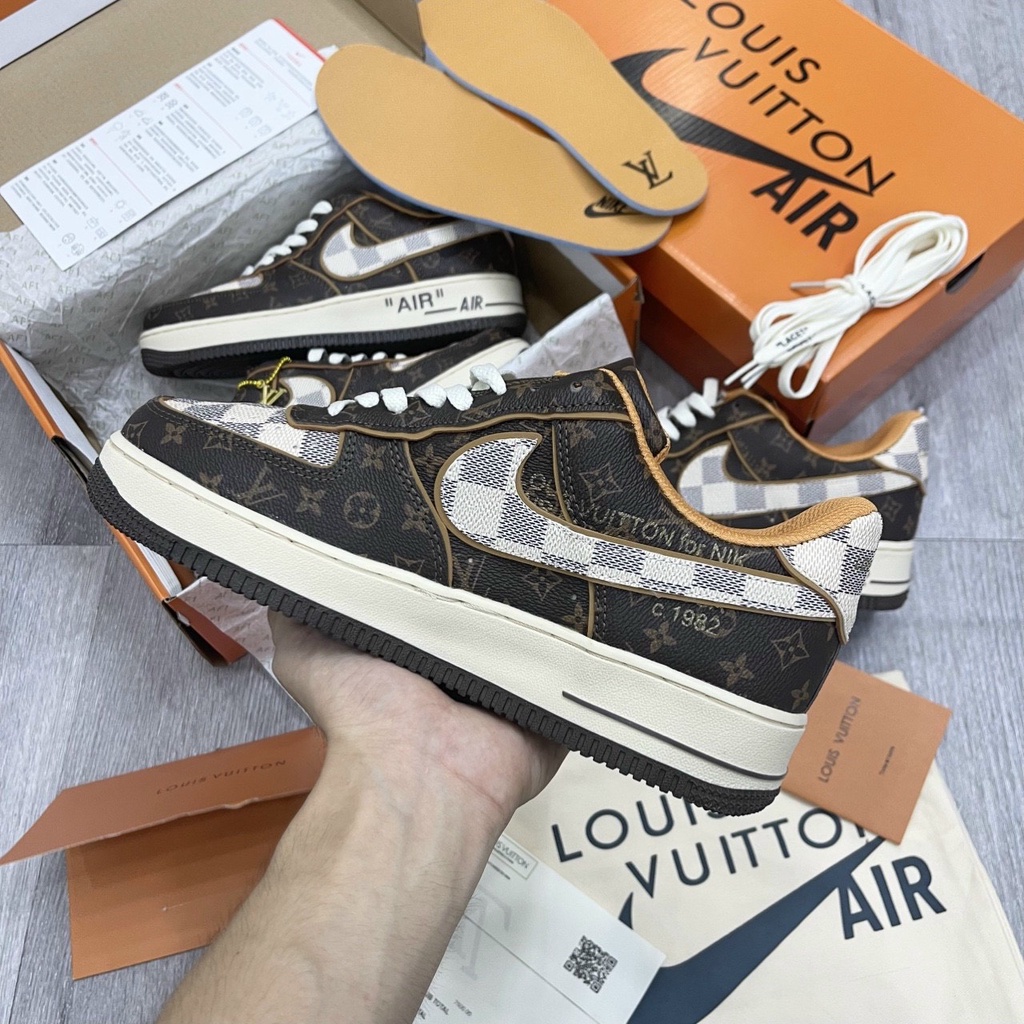 𝐆𝐢𝐚̀𝐲 𝐍𝐢𝐤𝐞 𝐀𝐢𝐫 𝐅𝐨𝐫𝐜𝐞 𝟏 𝐋𝐨𝐰 𝐱 𝐋𝐨𝐮𝐢𝐬 𝐕𝐮𝐢𝐭𝐭𝐨𝐧 𝐌𝐨𝐧𝐨𝐠𝐫𝐚𝐦 𝐁𝐫𝐨𝐰𝐧, 𝐀𝐅𝟏 𝐋𝐕 𝐋𝐨𝐮𝐢𝐬 𝐕𝐮𝐢𝐭𝐭𝐨𝐧 𝐓𝐫𝐚̆́𝐧𝐠, LV GREEN WHITE XANH LÁ LAI AU