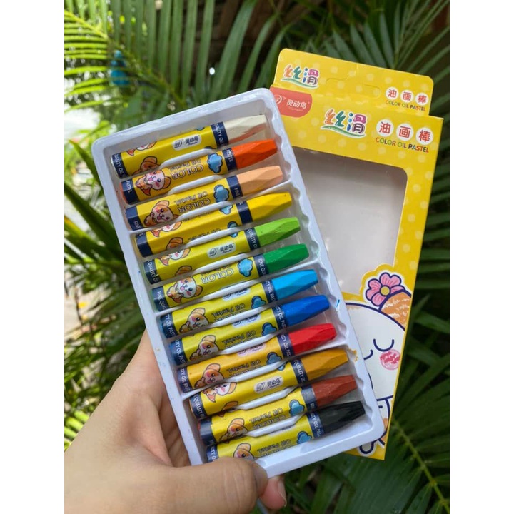 BỘ SÁP MÀU 12 MÀU THIẾT KẾ CHỐNG TRƯỢT TIỆN LỢI CHO BÉ