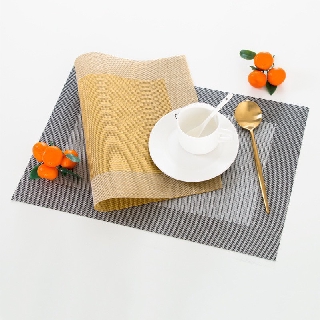 Tấm Lót Bàn Ăn Pvc Hình Lá Cây Tươi Mát Sang Trọng