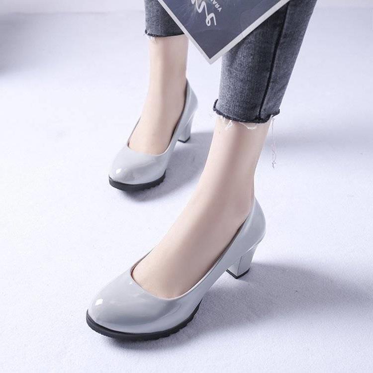 Autumn Matt Round Head Shallow Mouth Black Leather Shoes Thick Heel Large Size Medium And High Heels Mother Professional