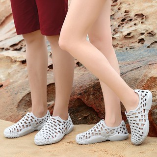 Giày lỗ Giày nhựa xốp đi mưa siêu nhẹ chân cho nam và nữ