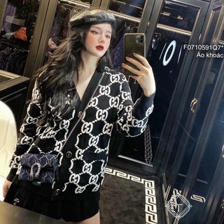 Áo khoác len họa tiết cài nút cổ tim tay dài