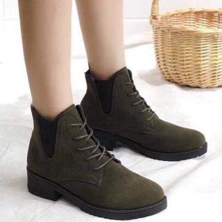 Combo 2 đôi bốt và thể thao
