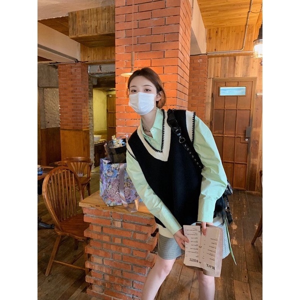 Áo Dệt Kim Sát Nách Cổ Chữ V Màu Đen Tương Phản Cho Nữ