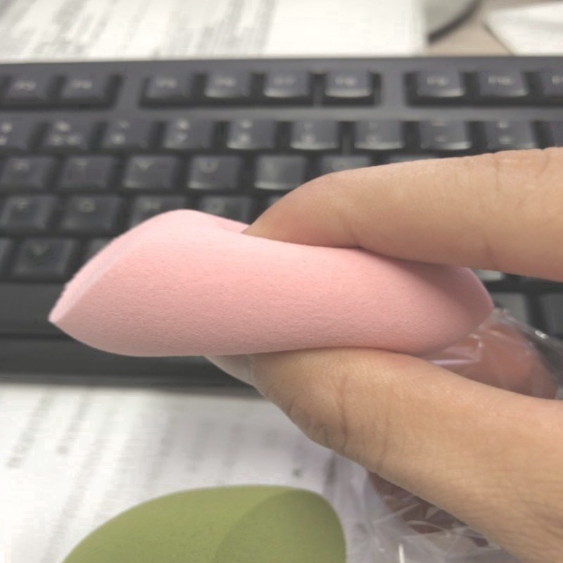 Mút tán kem nền dạng quả trứng mặt xiên