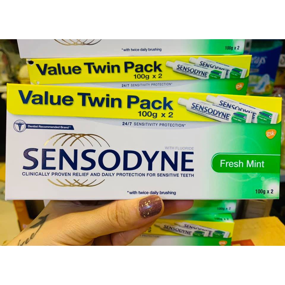 COMBO 2 TUÝP KEM ĐÁNH RĂNG SENSODYNE FRESH MINT 100G - UK