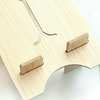 Giá đỡ điện thoại bằng gỗ
