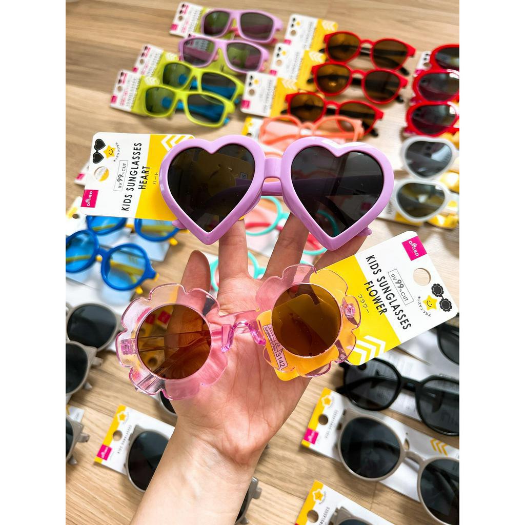 Mắt kính giảm 99% tia UV cho bé Daiso Nhật Bản