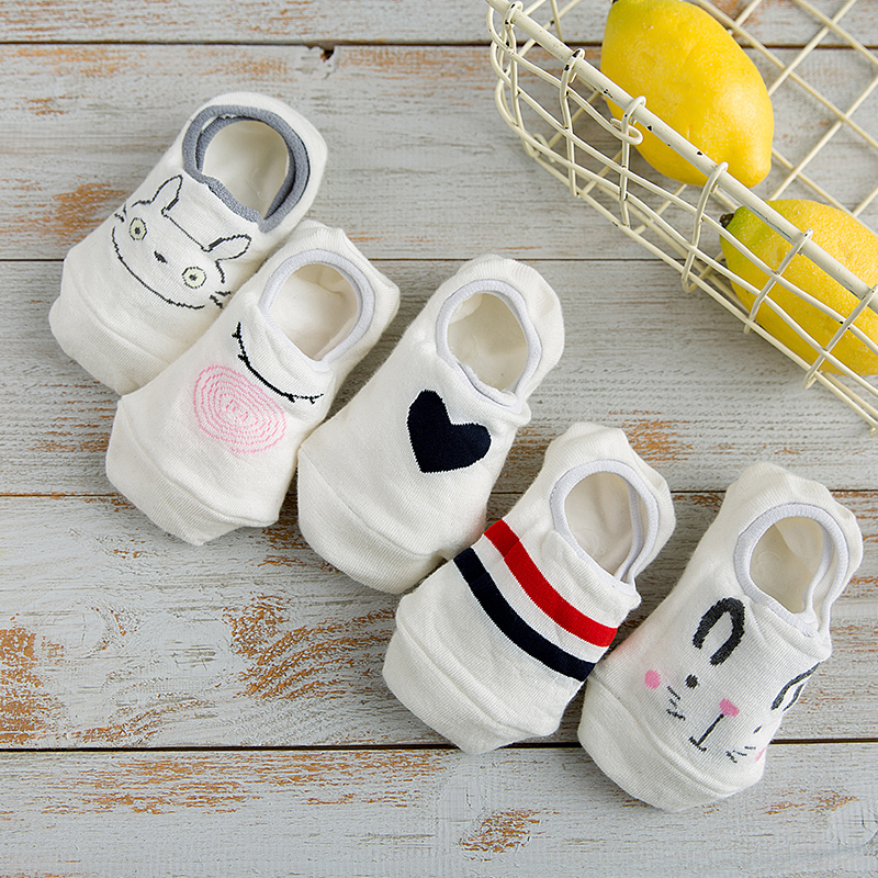 Vớ nữ dễ thương với họa tiết hoạt hình độc đáo